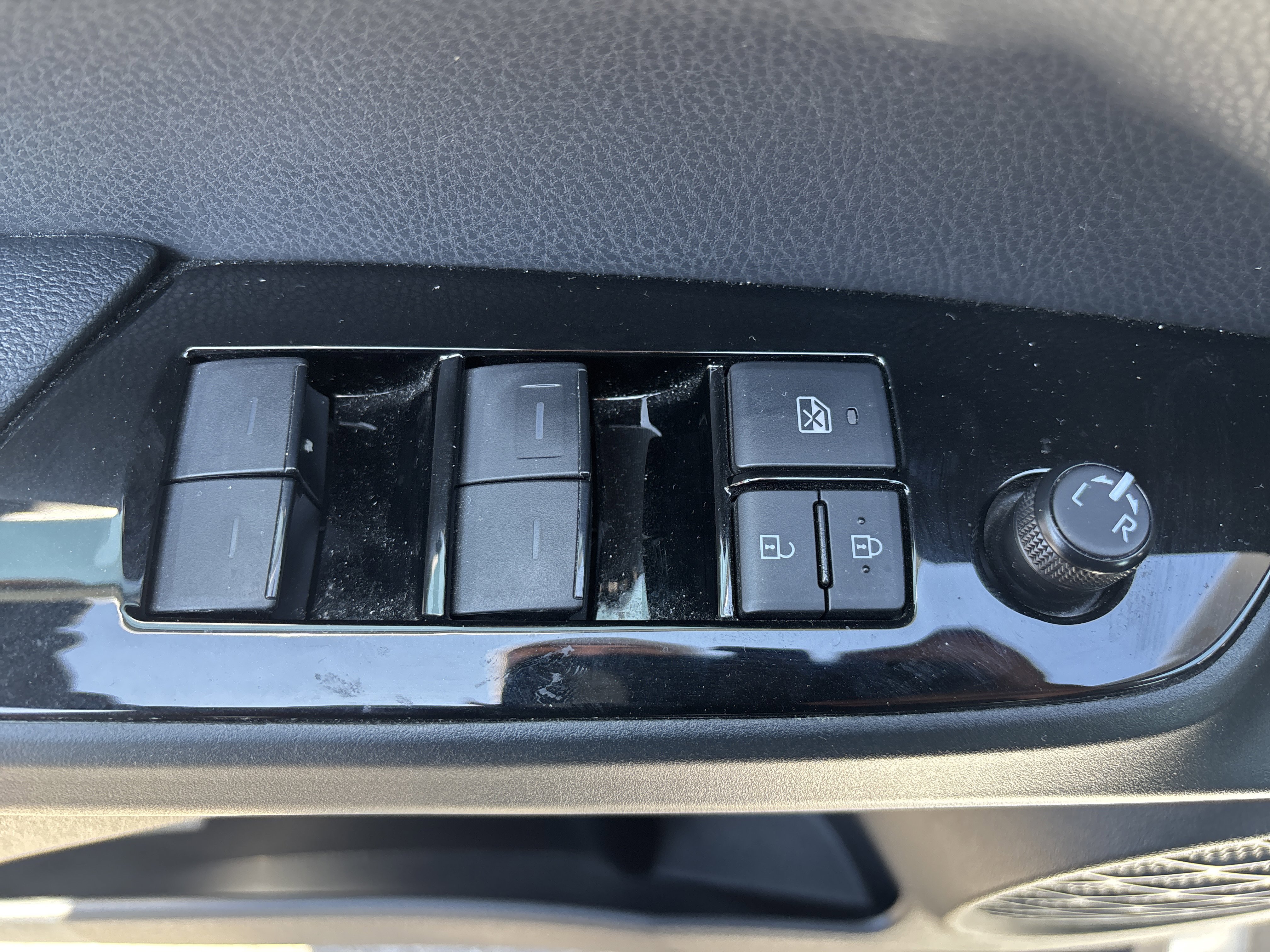 Used 2020 Toyota Prius XLE w/ Advanced Technology Package image 16