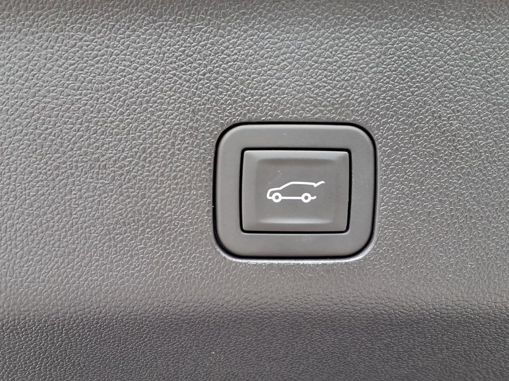 Used 2026 GMC Yukon Denali w/ Sun & Power Step Package AWD/4WD image 16