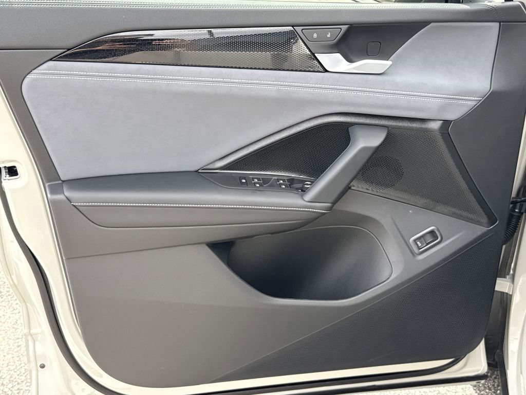 New 2026 Volkswagen Tiguan SE R-Line image 10