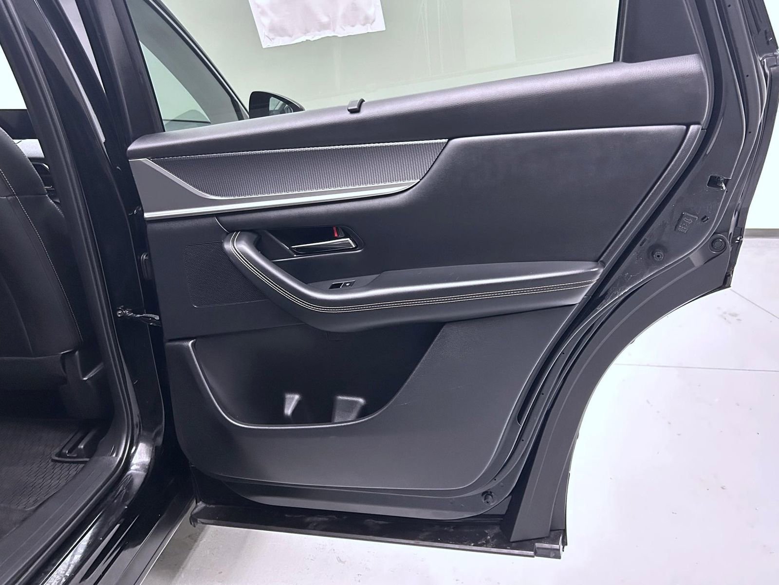 Certified 2024 MAZDA CX-90 Plug-In Hybrid w/ Premium Pkg image 17