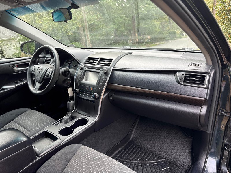 Used 2015 Toyota Camry LE FWD image 25