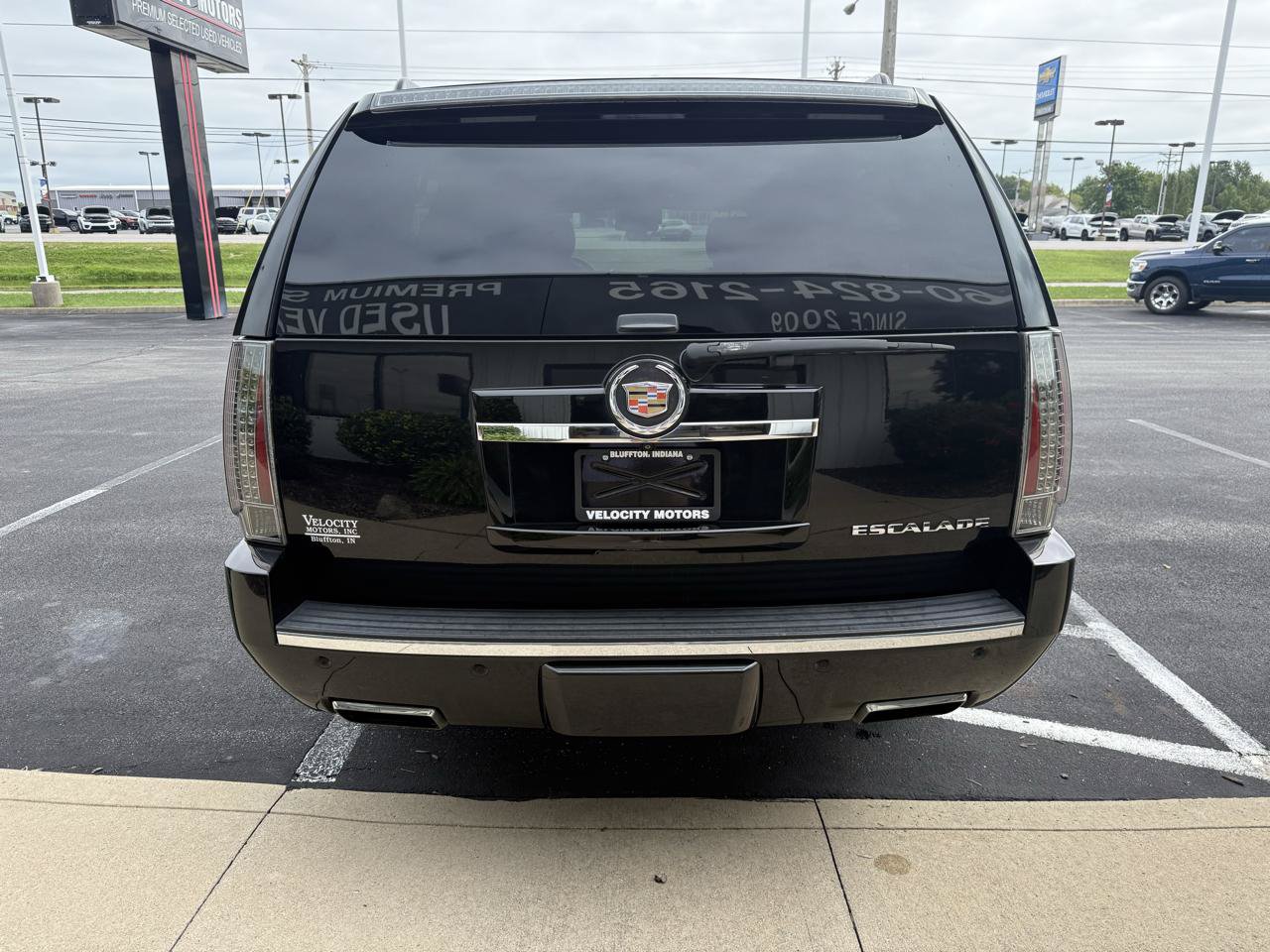 Used 2013 Cadillac Escalade ESV Premium AWD/4WD image 4