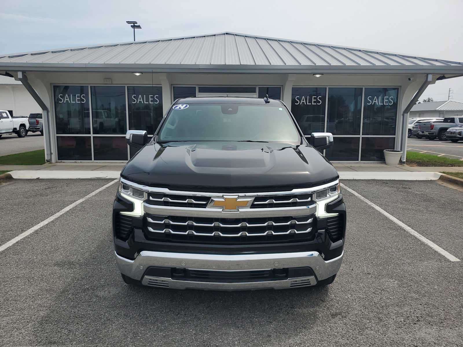Used 2024 Chevrolet Silverado 1500 LTZ w/ LTZ Convenience Package II RWD image 9