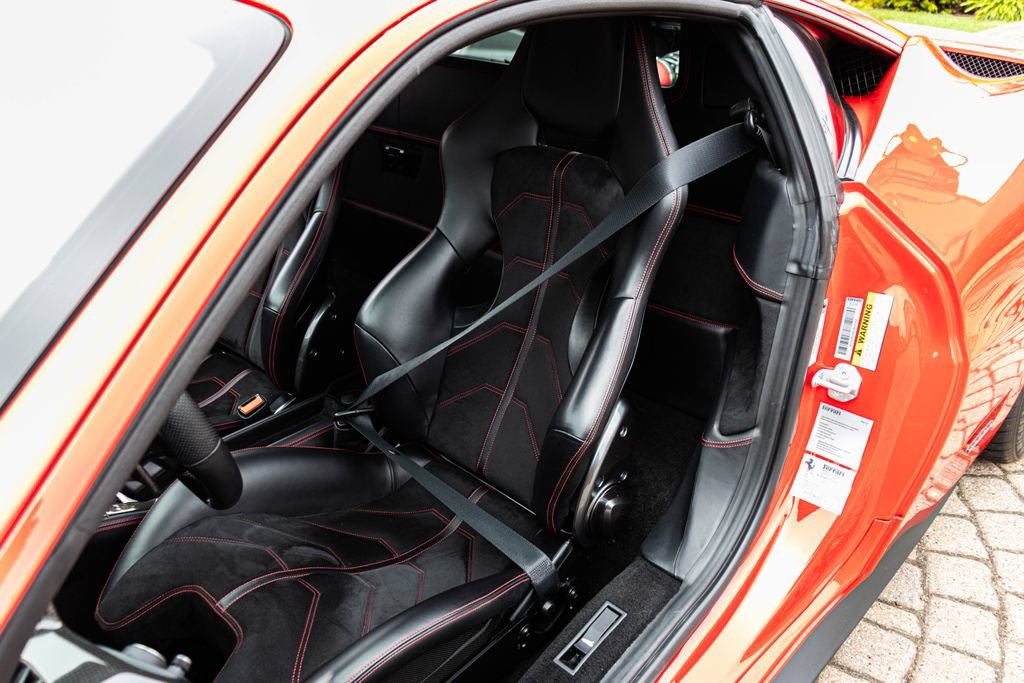 Used 2015 Ferrari 458 Italia Coupe RWD image 6
