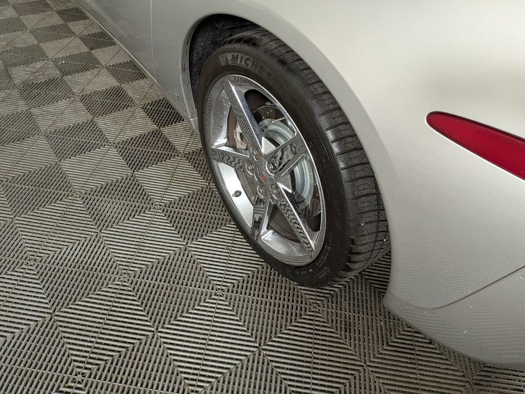 Used 2007 Chevrolet Corvette Coupe w/ Preferred Equipment Group RWD image 14