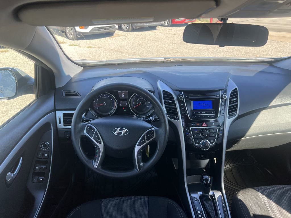 Used 2017 Hyundai Elantra GT image 12