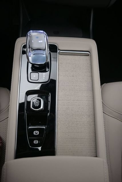New 2026 Volvo XC90 B5 Plus w/ Protection Package Premier AWD/4WD image 10