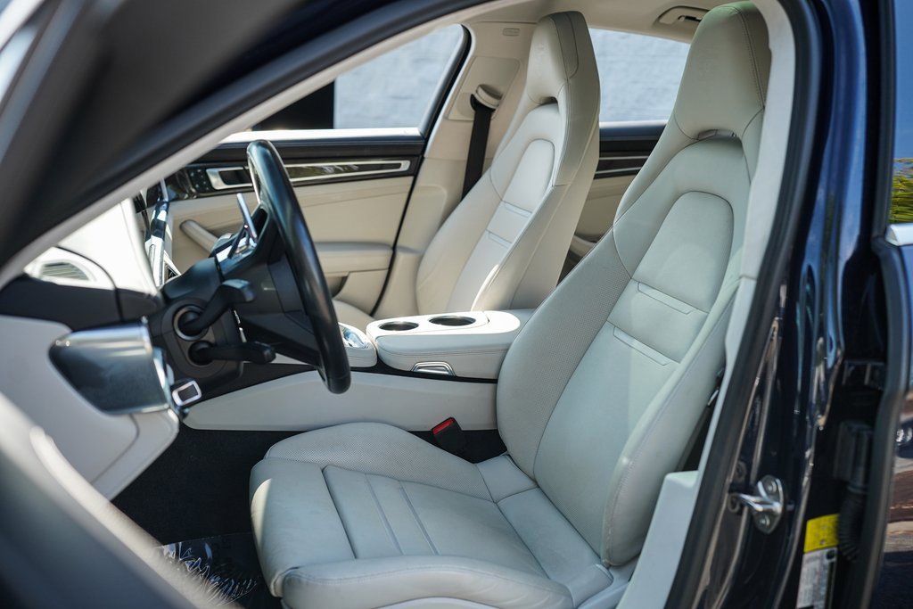 Used 2022 Porsche Panamera 4S w/ Premium Package image 22