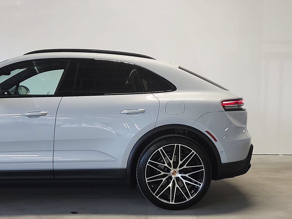 New 2026 Porsche Macan 4 Electric AWD/4WD image 7
