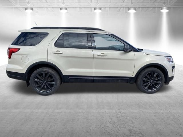 Used 2018 Ford Explorer XLT w/ XLT Appearance Package AWD/4WD image 5
