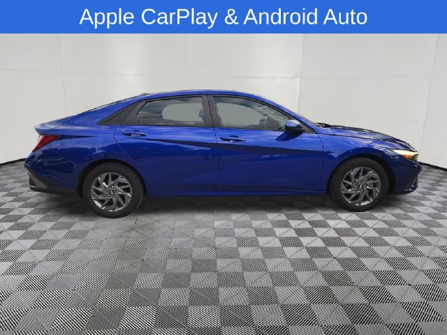 Used 2024 Hyundai Elantra Blue FWD image 4