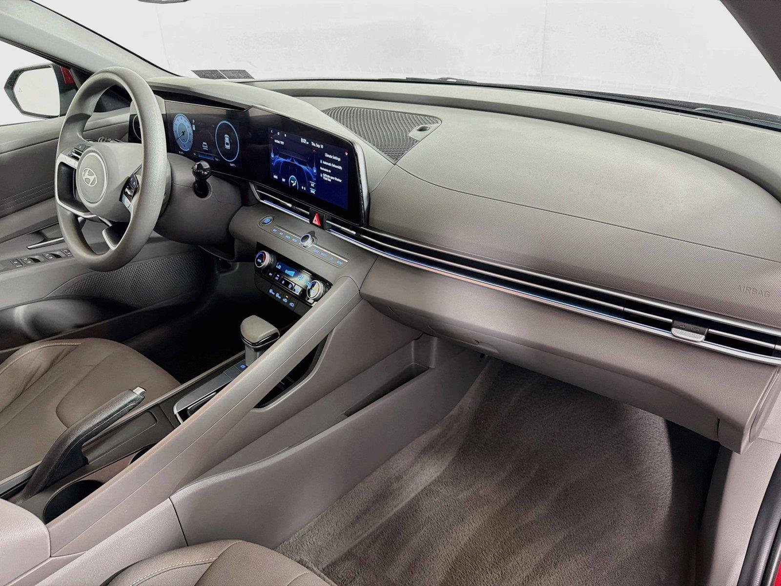 Used 2024 Hyundai Elantra SEL FWD image 30