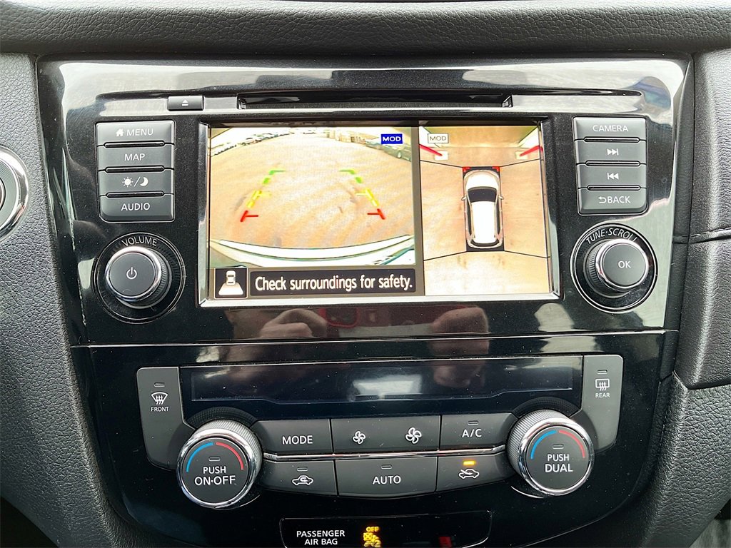 Used 2020 Nissan Rogue SV w/ Premium Package image 14