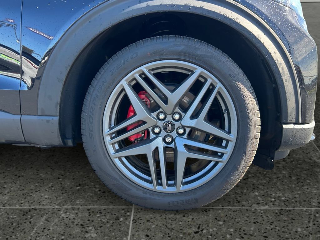 Used 2025 Ford Explorer ST AWD/4WD image 9