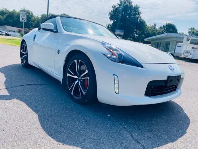Used 2018 Nissan 370Z Touring Sport RWD image 3