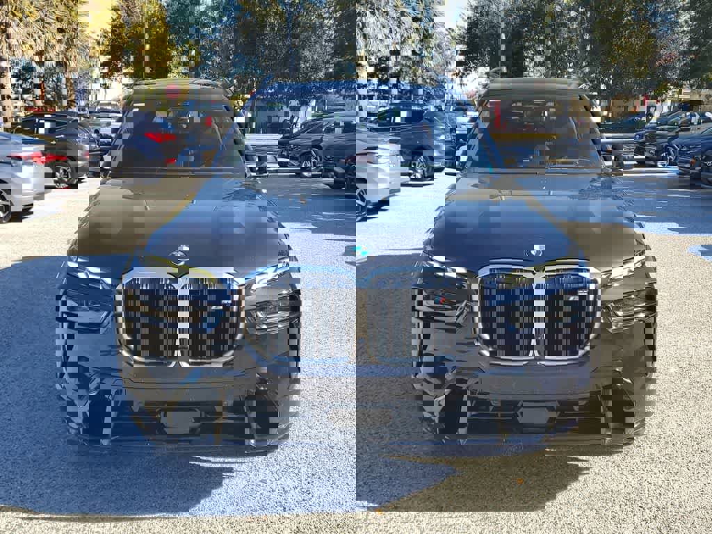 Used 2024 BMW X7 M60i w/ Executive Package image 9