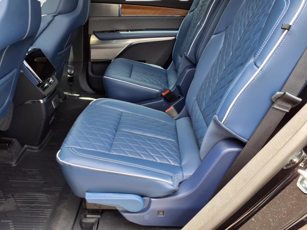 New 2026 Cadillac Vistiq Premium Luxury image 11