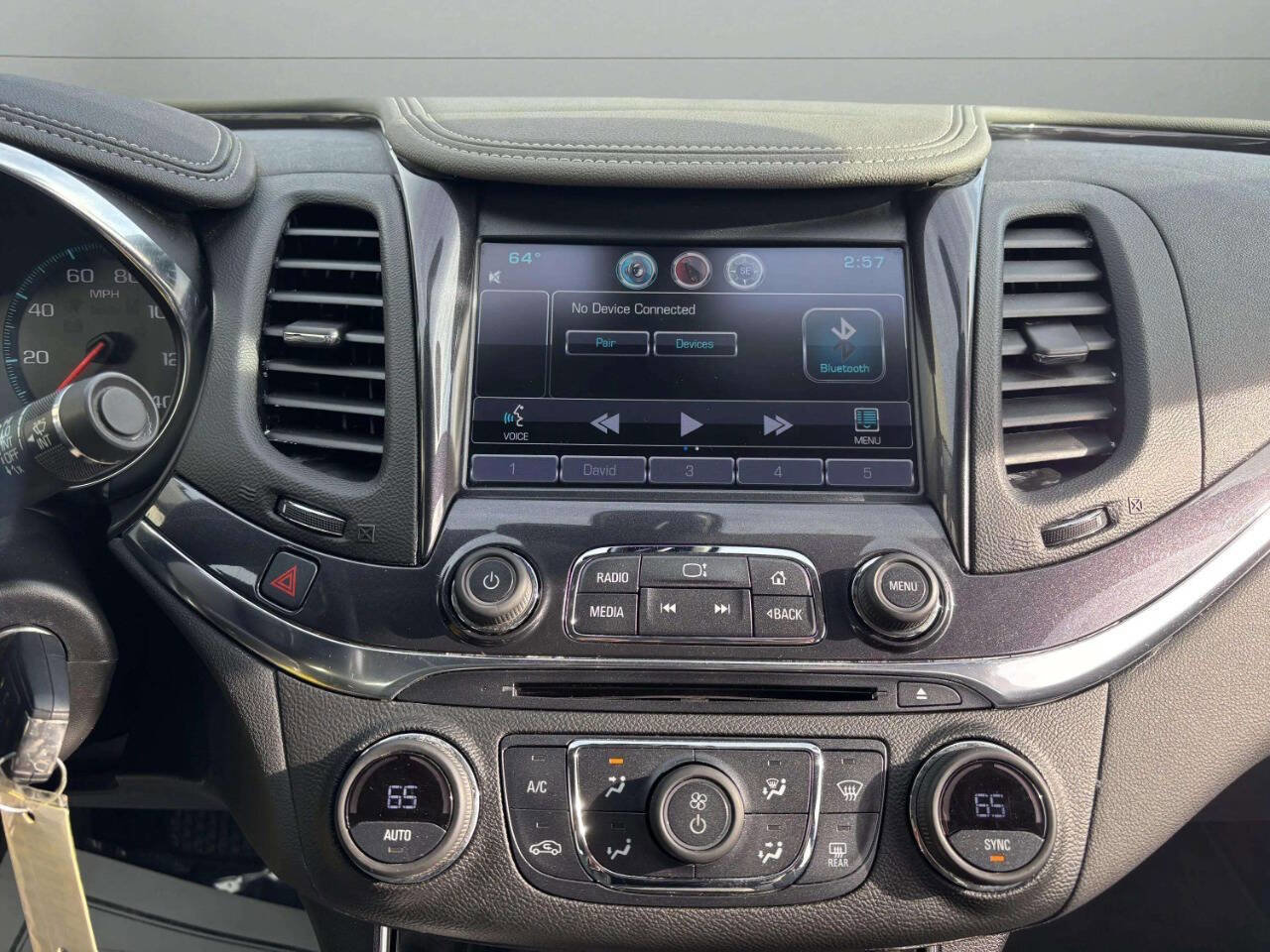 Used 2015 Chevrolet Impala LT w/ Convenience Package image 20