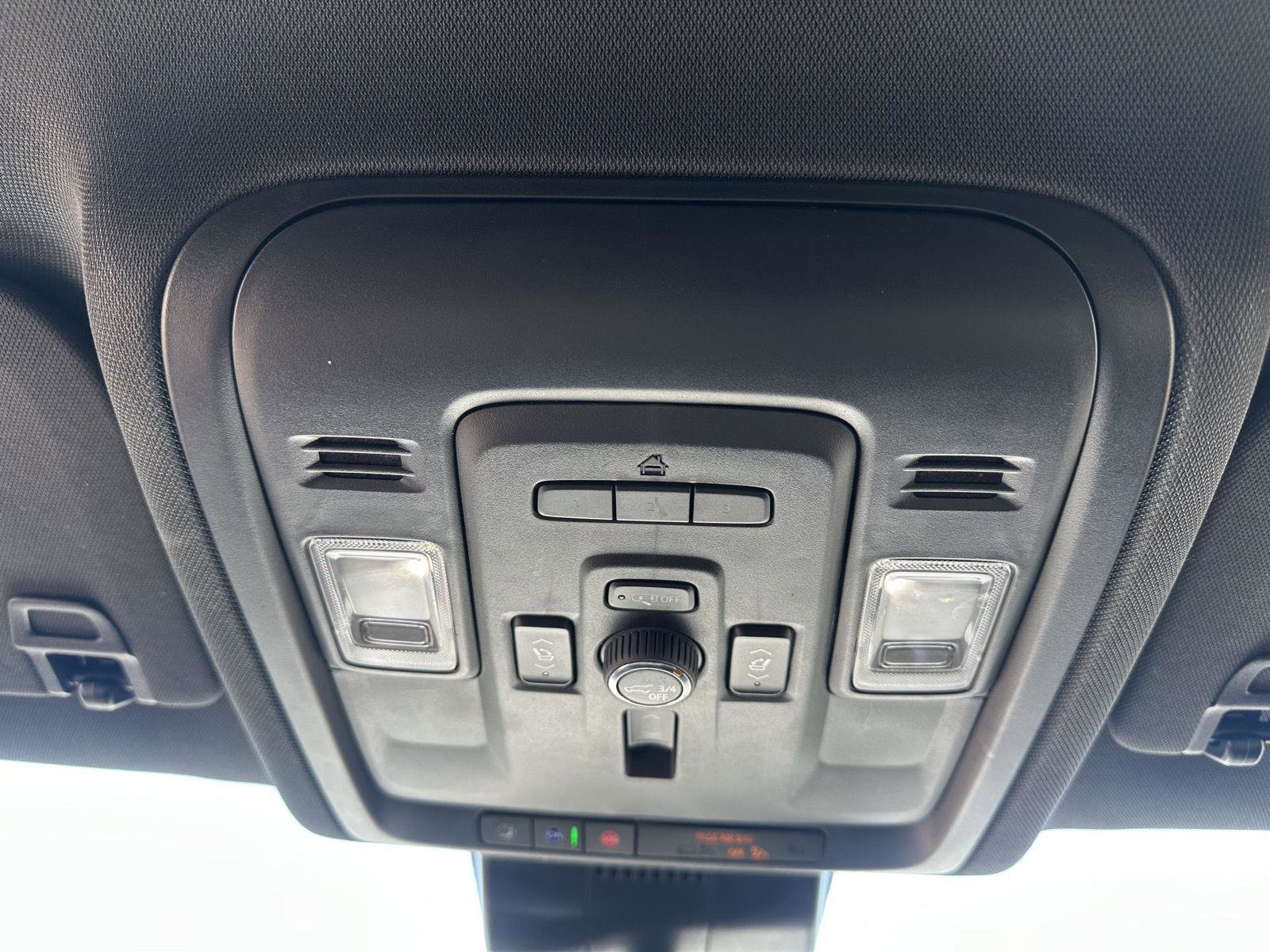 Used 2023 Chevrolet Suburban Premier image 36