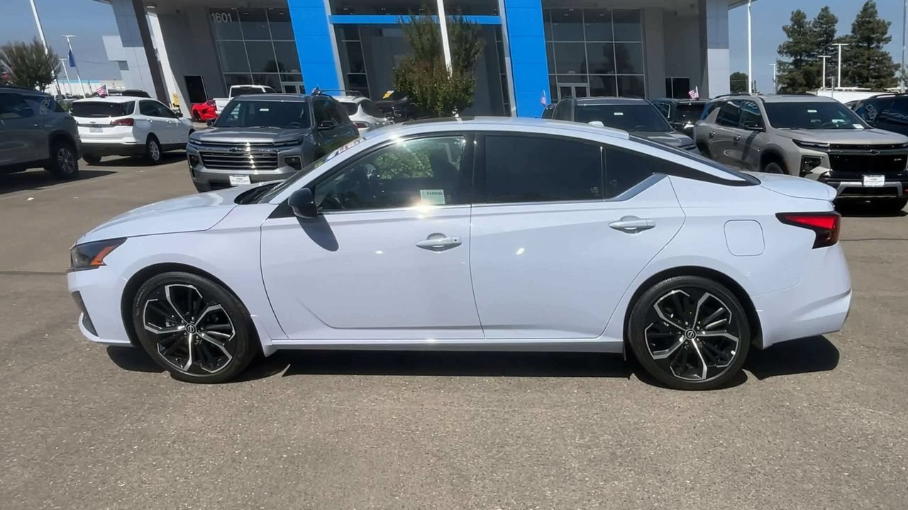 Used 2023 Nissan Altima 2.5 SR w/ SR Premium Package FWD image 4