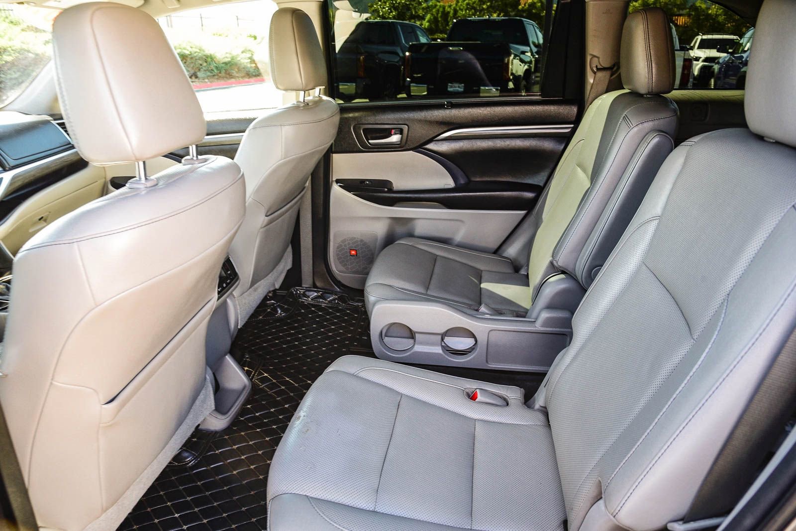 Used 2017 Toyota Highlander Limited image 22