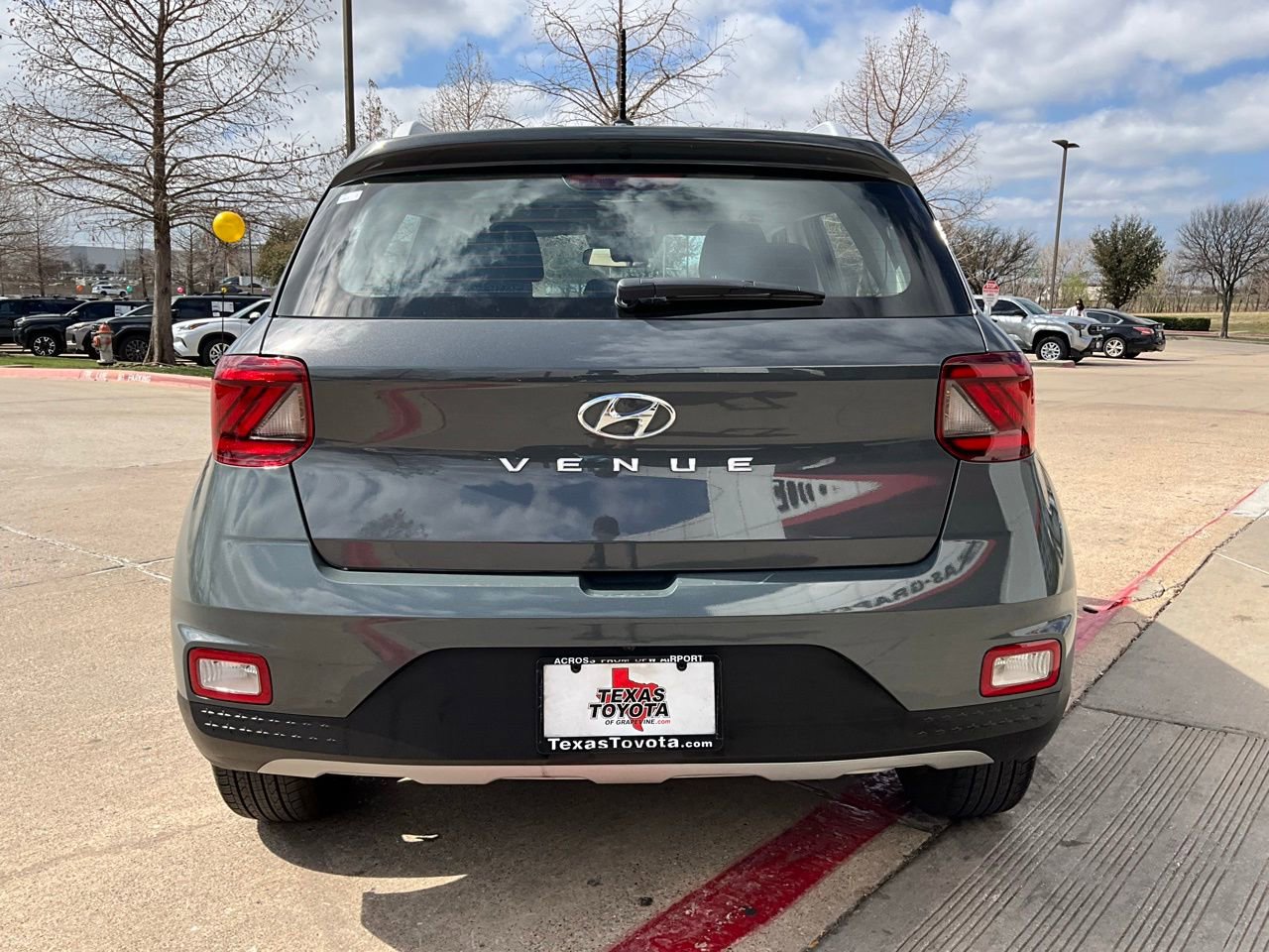 Used 2025 Hyundai Venue SEL image 7