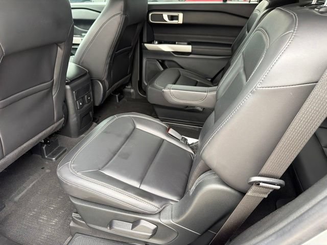 Used 2023 Ford Explorer XLT w/ Equipment Group 202A RWD image 16