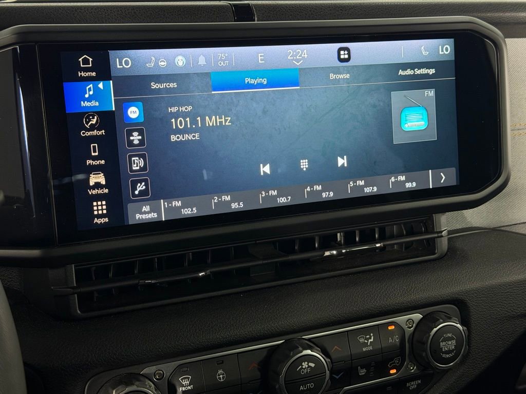 Used 2024 Jeep Wrangler Unlimited w/ Convenience Group image 18