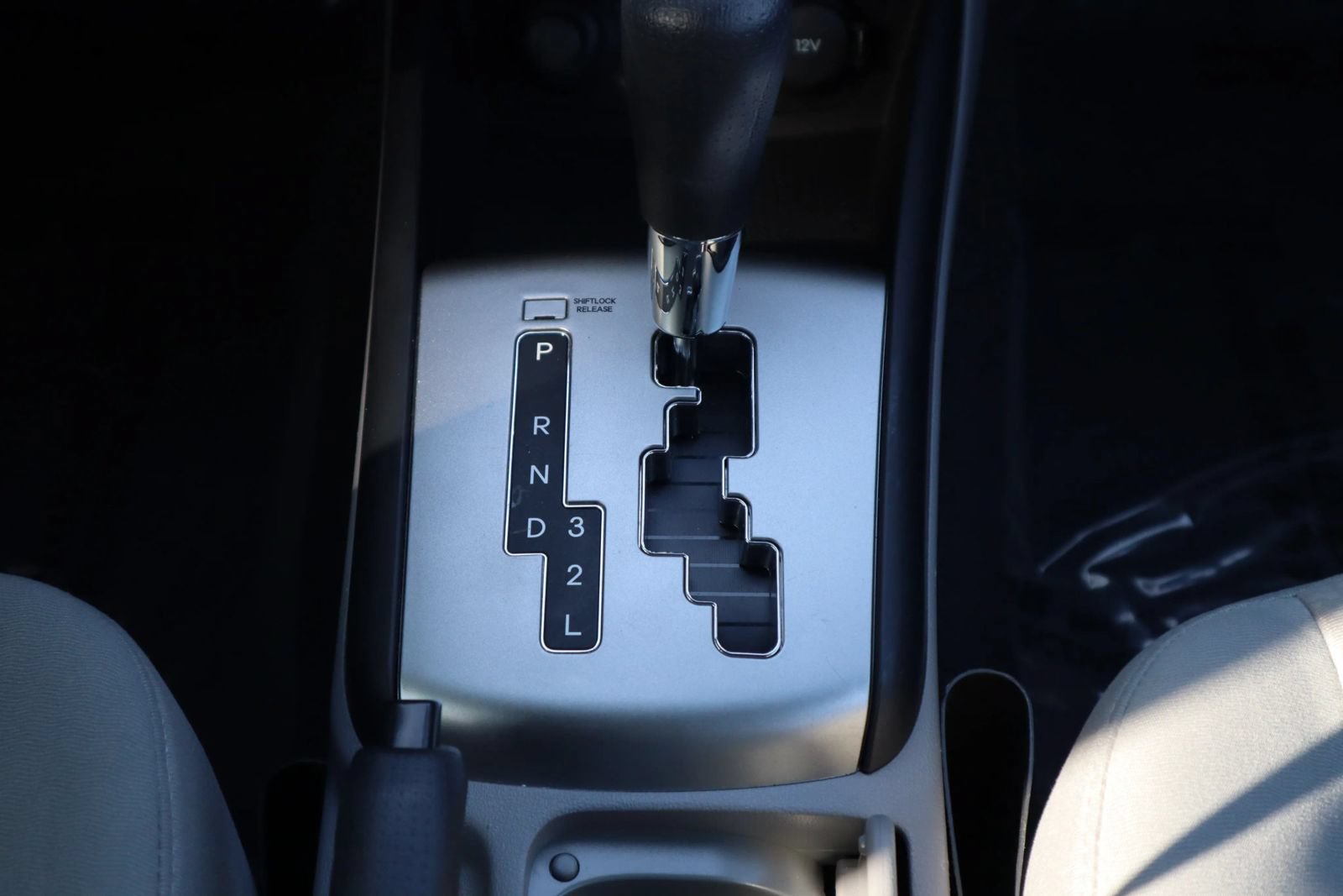 Used 2010 Hyundai Elantra GLS FWD image 21