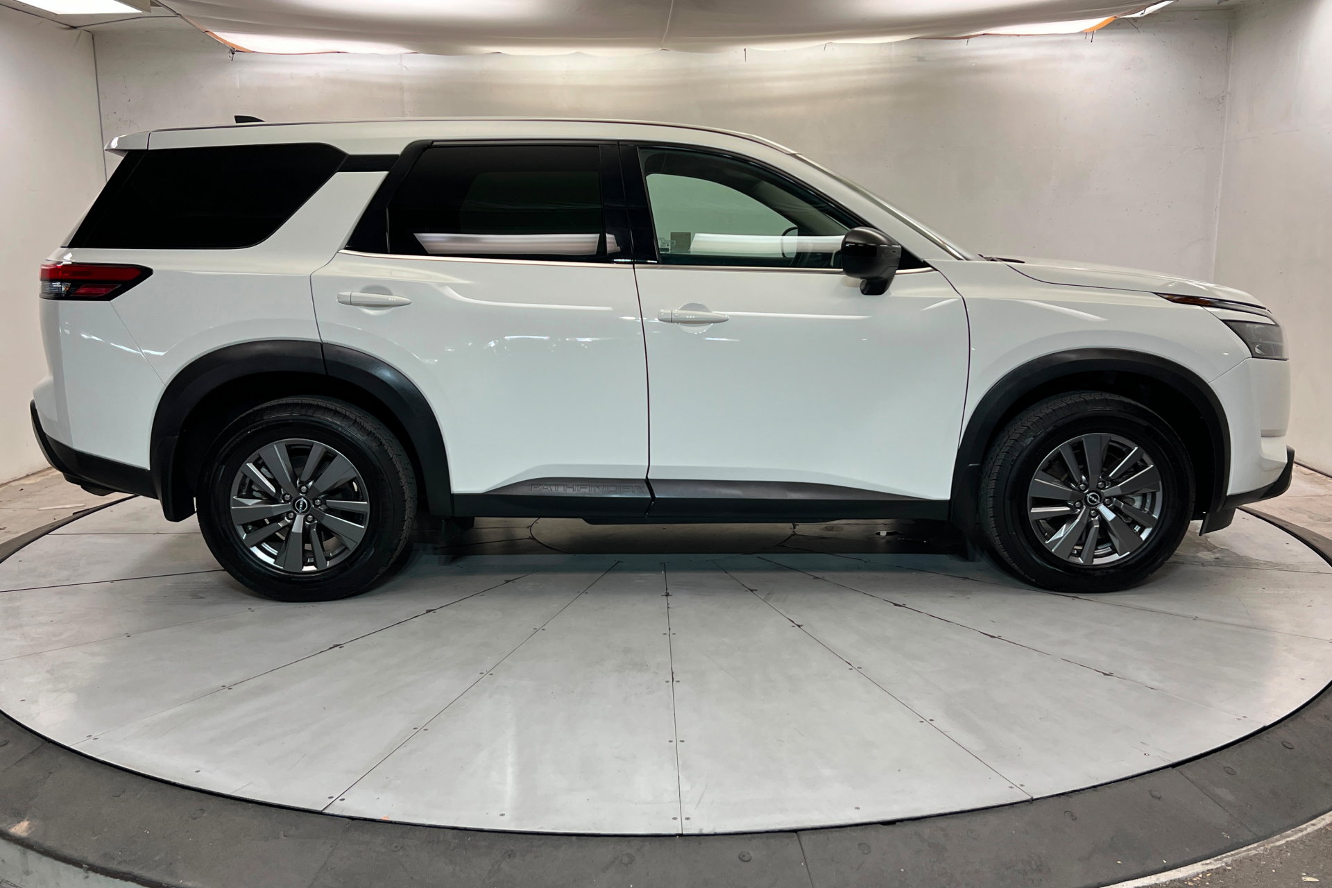 Used 2025 Nissan Pathfinder S FWD image 7
