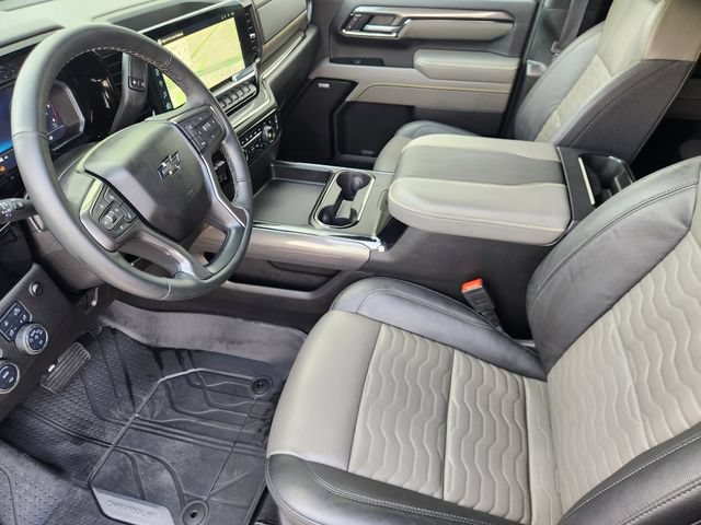 Used 2025 Chevrolet Silverado 2500 ZR2 w/ Technology Package AWD/4WD image 4