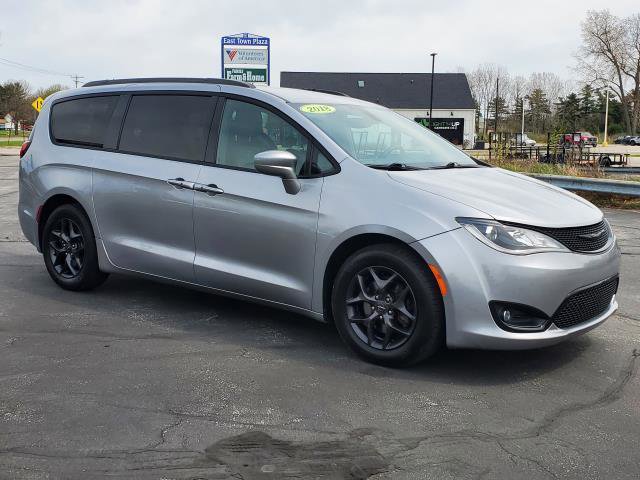 Used 2018 Chrysler Pacifica Touring-L Plus w/ S Appearance Package image 2