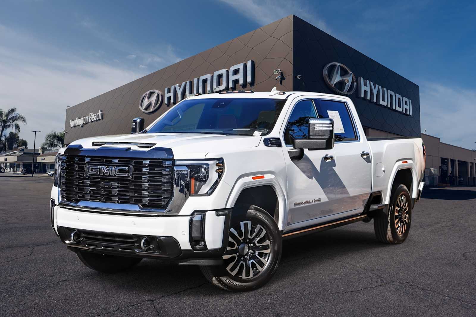 Used 2024 GMC Sierra 2500 Denali Ultimate AWD/4WD image 1