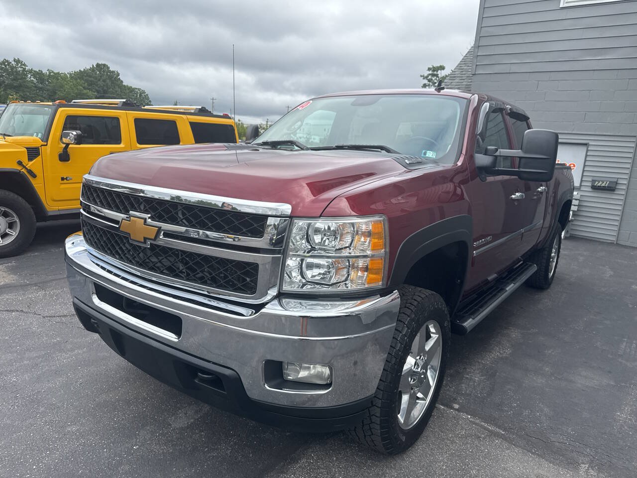 Used 2014 Chevrolet Silverado 2500 LT w/ Custom Sport Truck Package AWD/4WD image 3