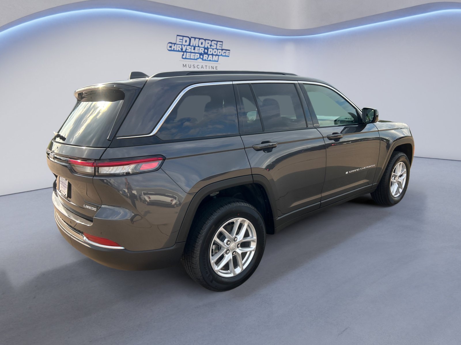 New 2026 Jeep Grand Cherokee Laredo X AWD/4WD image 5