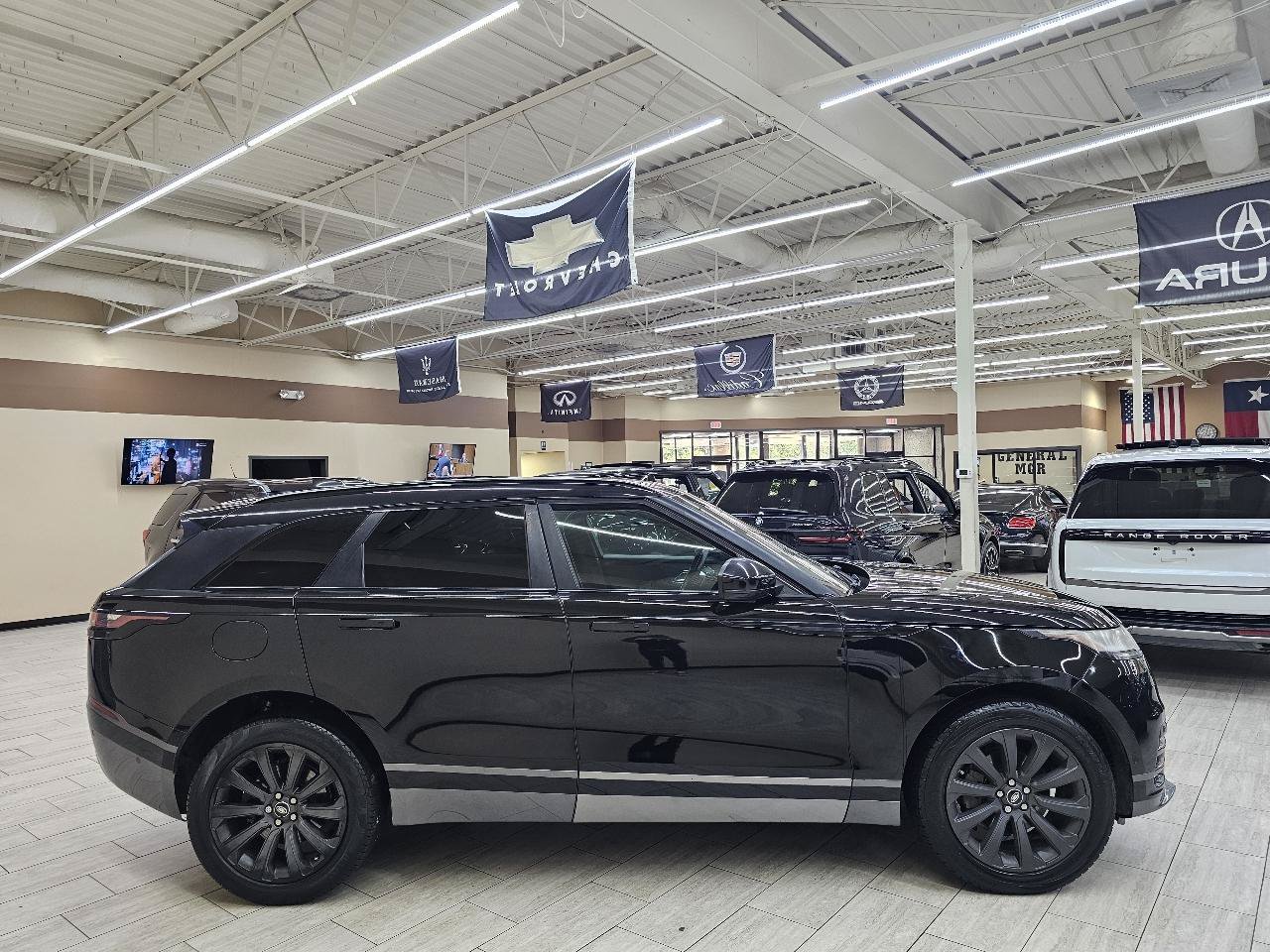 Used 2018 Land Rover Range Rover Velar R-Dynamic SE AWD/4WD image 5