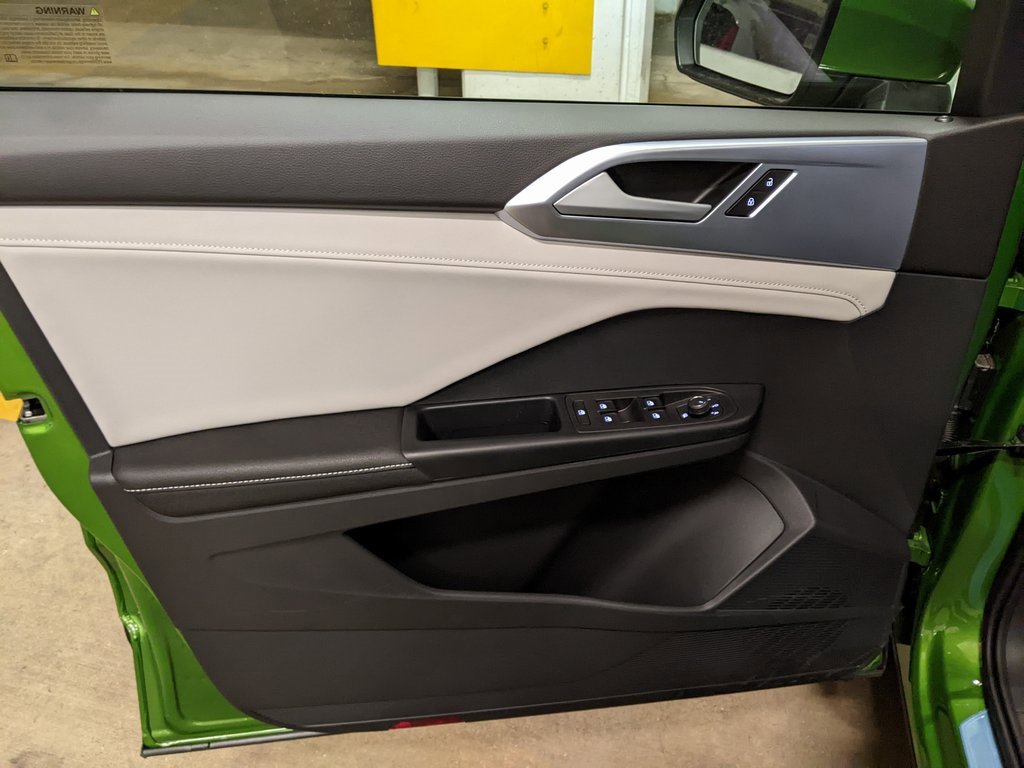 New 2025 Volkswagen Taos SE image 9