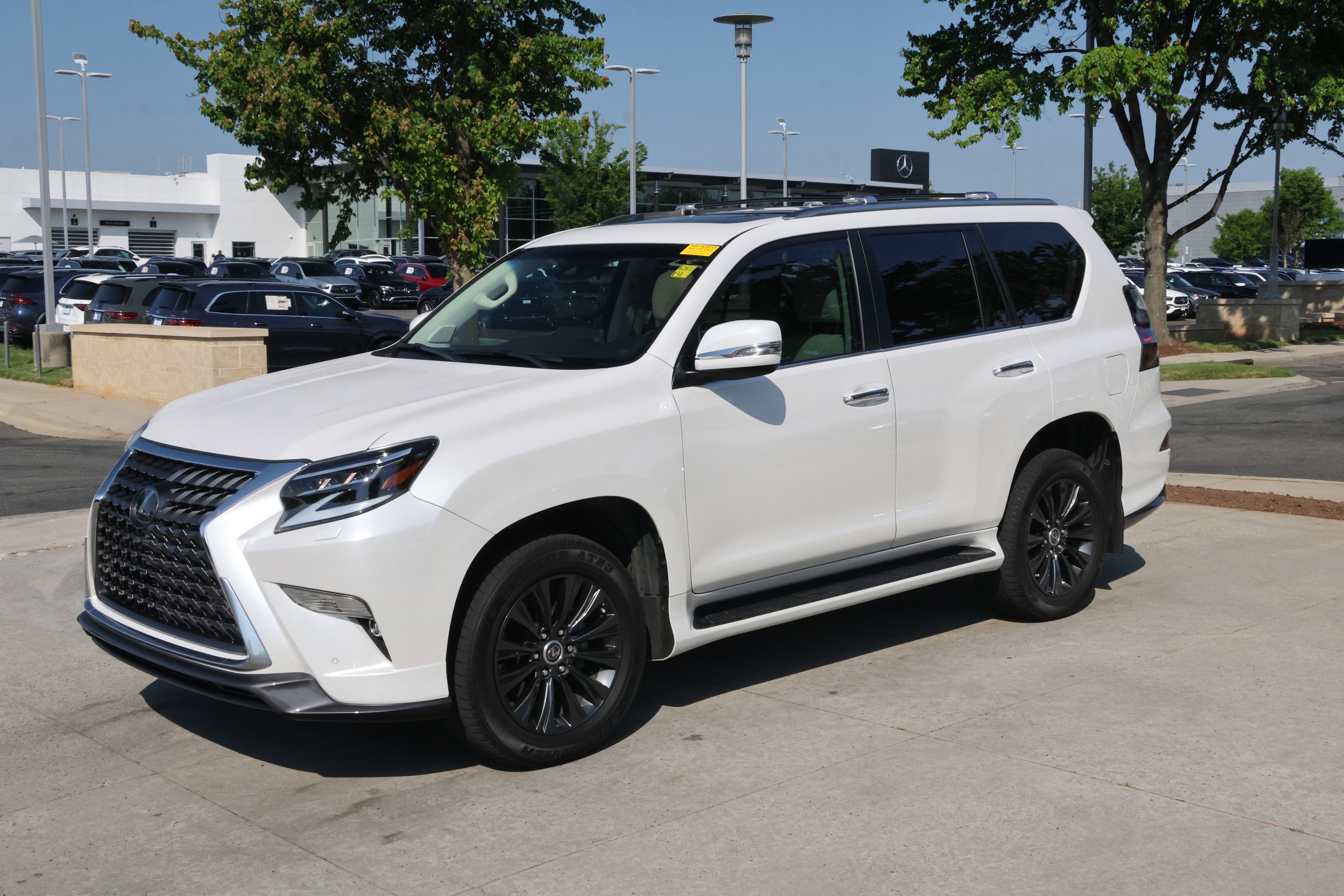 Used 2023 Lexus GX 460 Premium w/ Accessory Package AWD/4WD image 5