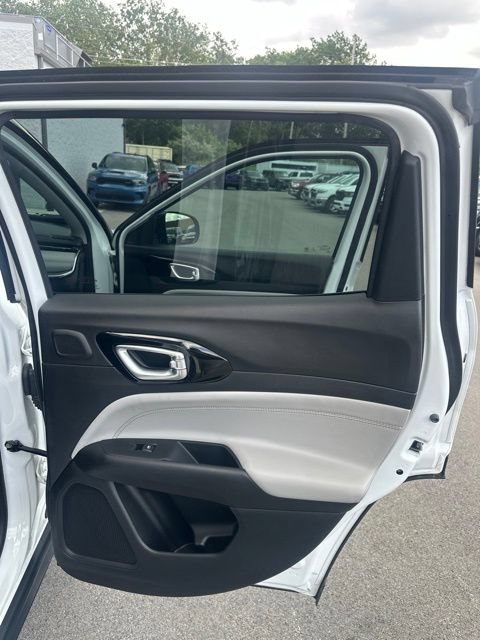 Used 2022 Jeep Compass Limited w/ Sun and Sound Group AWD/4WD image 30