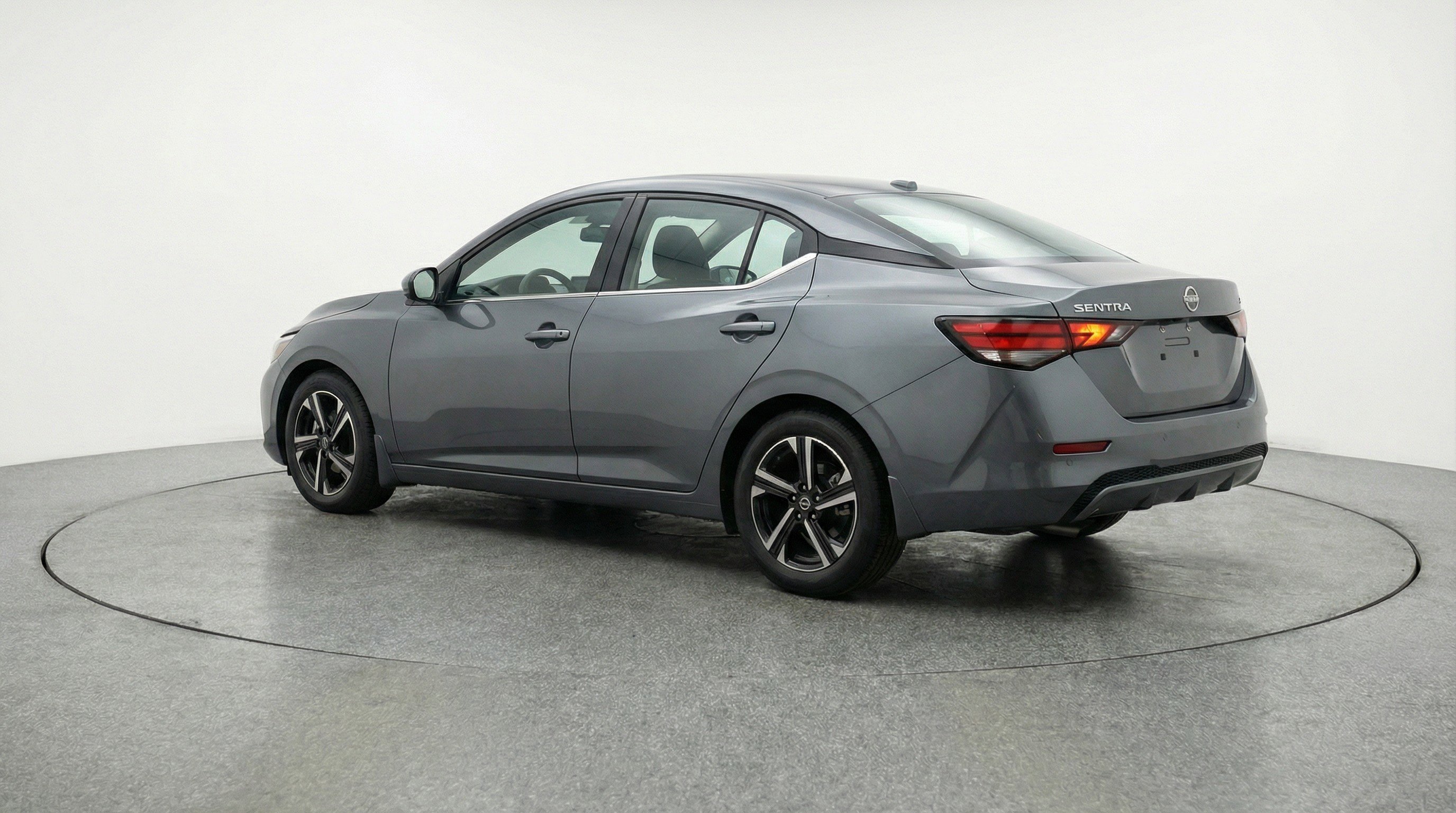 Used 2025 Nissan Sentra SV image 6