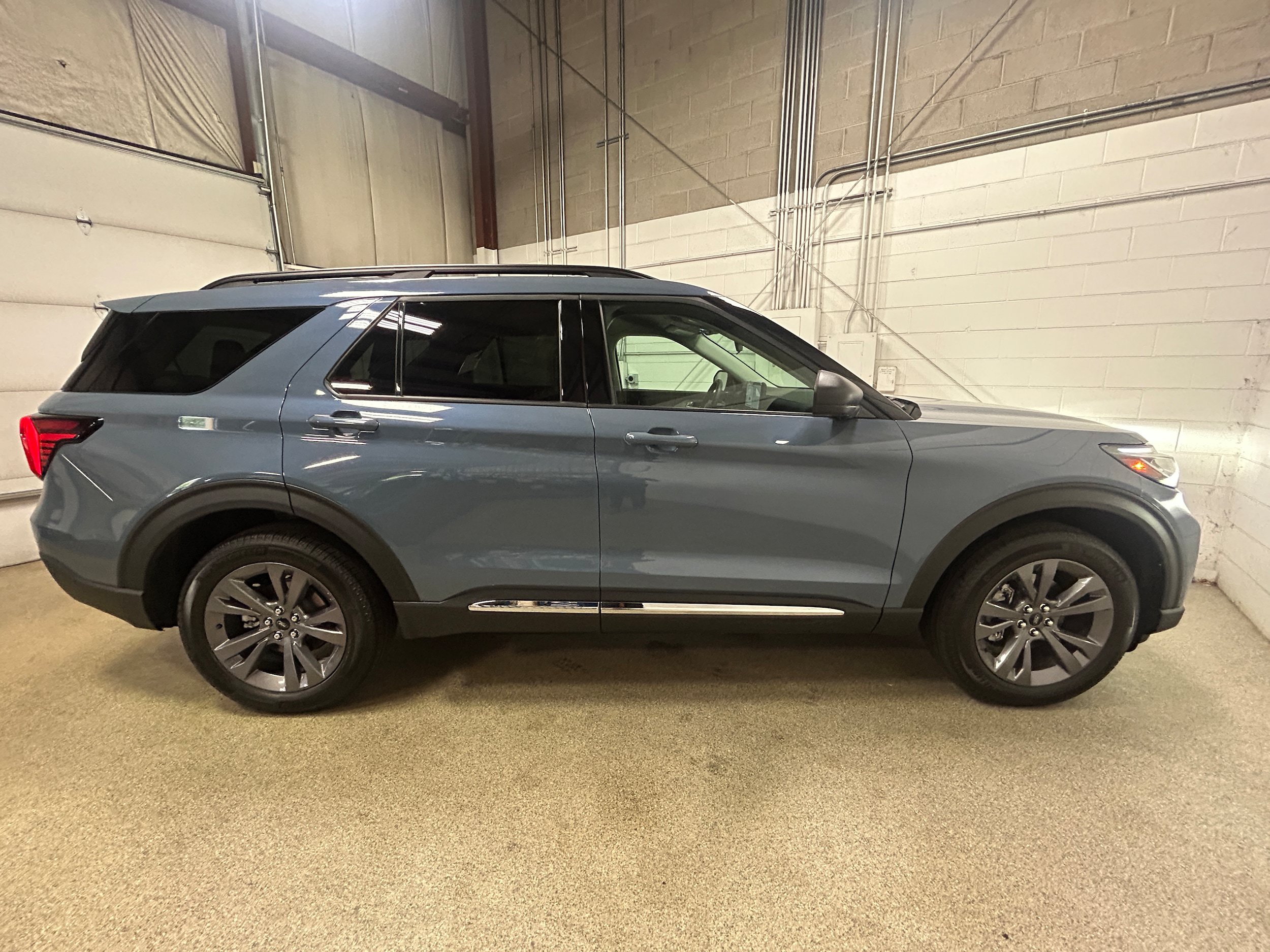 Used 2025 Ford Explorer Active w/ Active Comfort Package AWD/4WD image 6