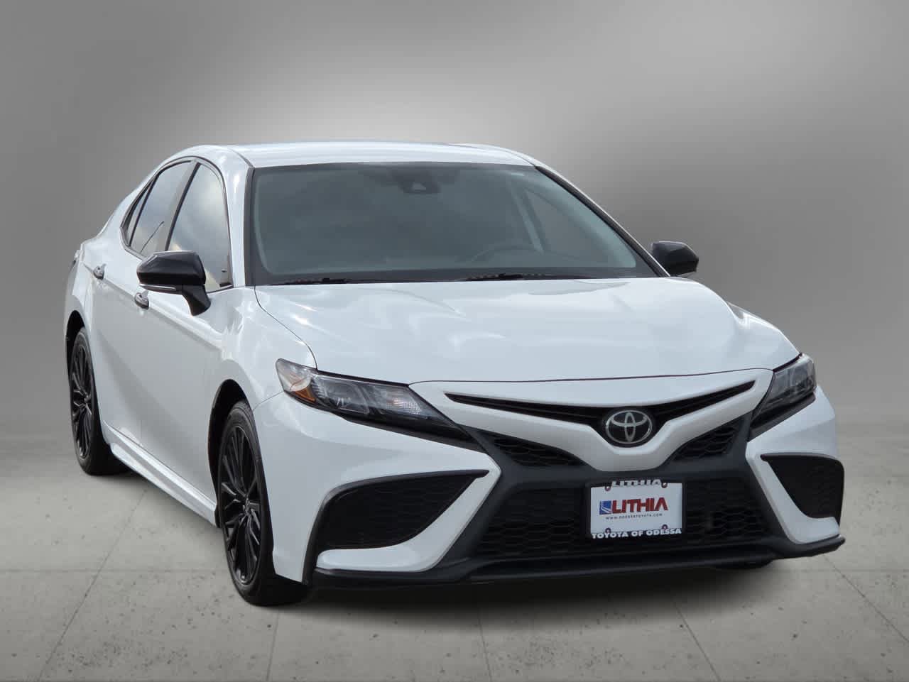 Certified 2022 Toyota Camry SE FWD image 3