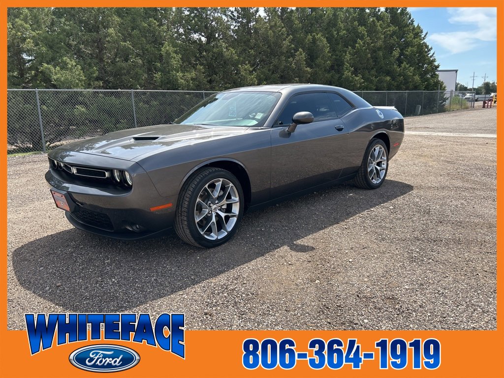 Used 2022 Dodge Challenger SXT w/ Plus Package image 2