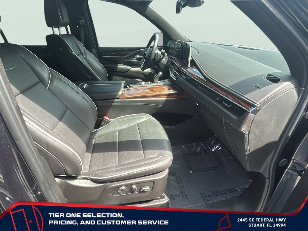 Used 2024 Cadillac Escalade ESV Premium Luxury AWD/4WD image 32