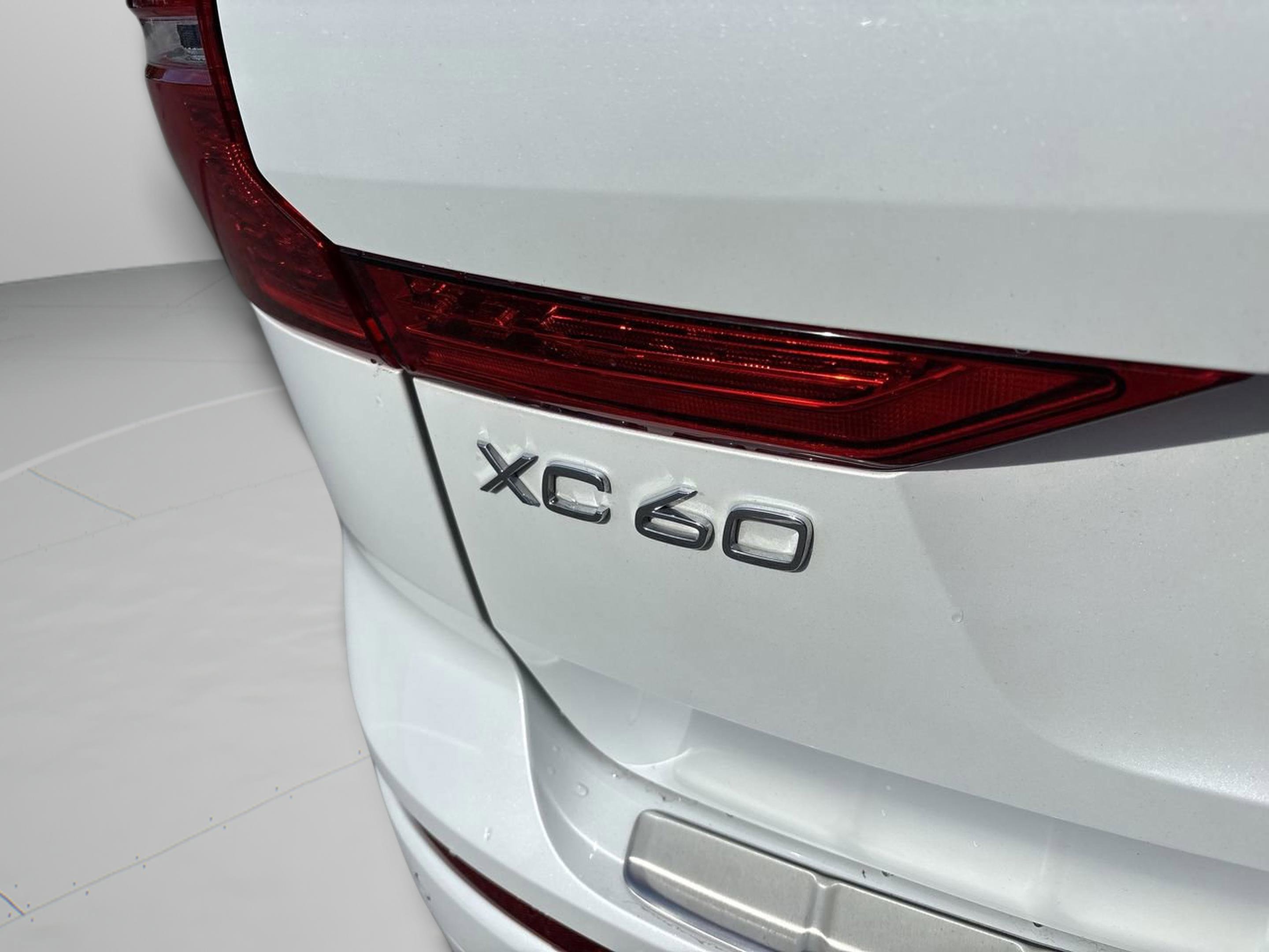 Used 2020 Volvo XC60 T5 R-Design w/ Protection Package Premier image 22