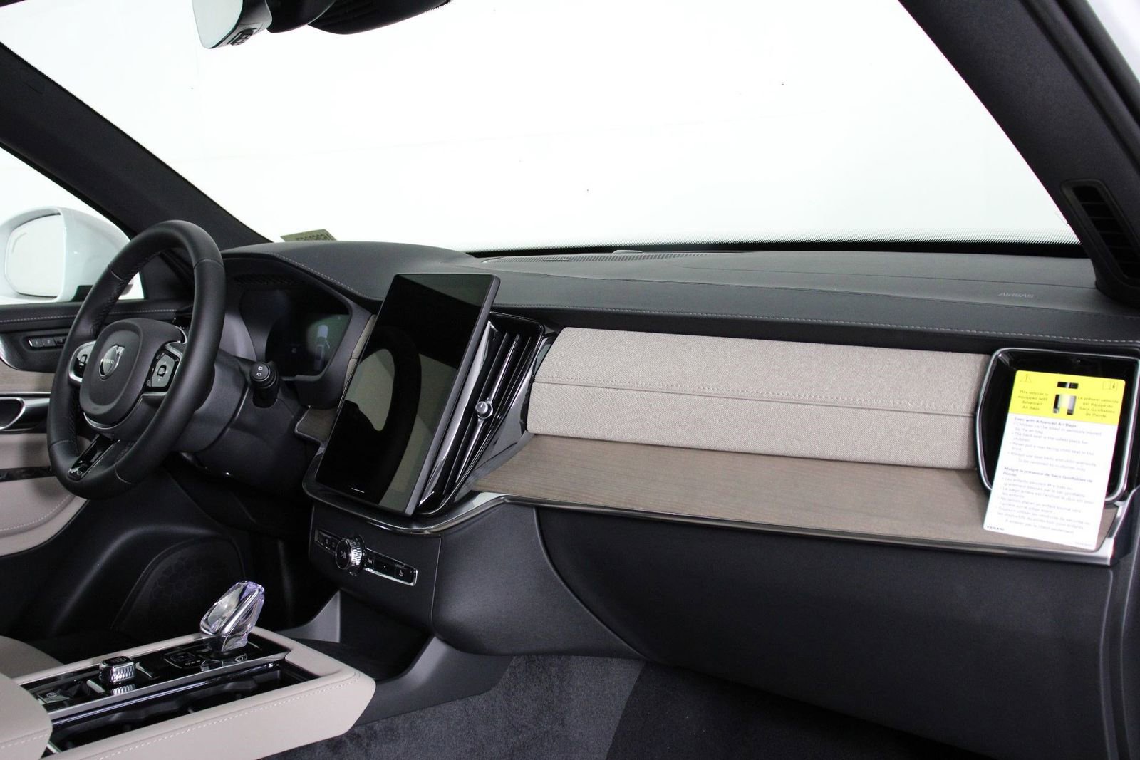 New 2026 Volvo XC90 T8 Plus w/ Protection Package Premier image 9