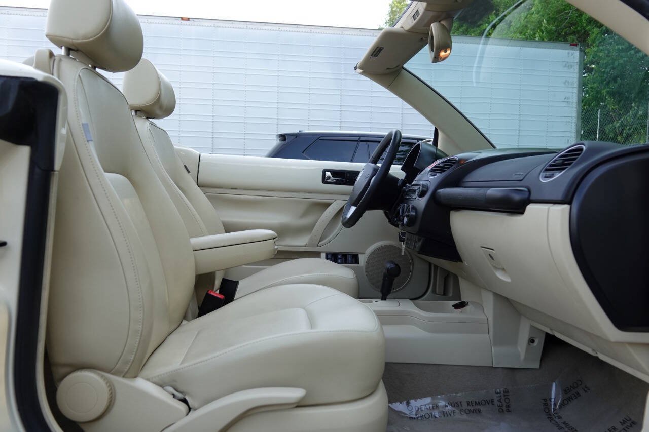 Used 2008 Volkswagen Beetle SE FWD image 64