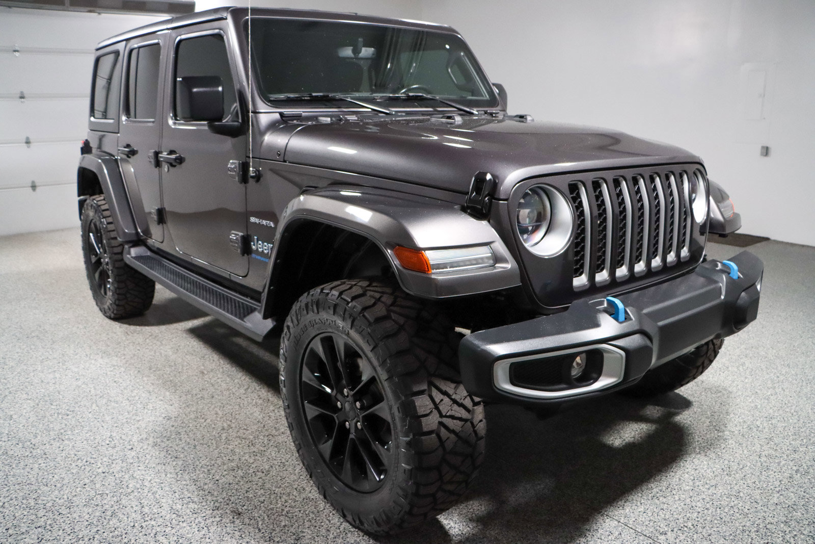 Used 2023 Jeep Wrangler Unlimited Sahara w/ Cold Weather Group AWD/4WD image 6