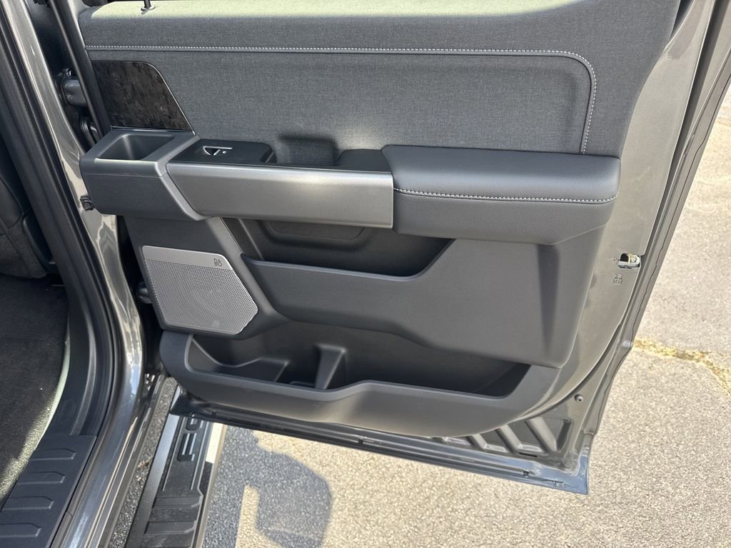 New 2026 Ford F350 Lariat w/ Black Appearance Package image 16