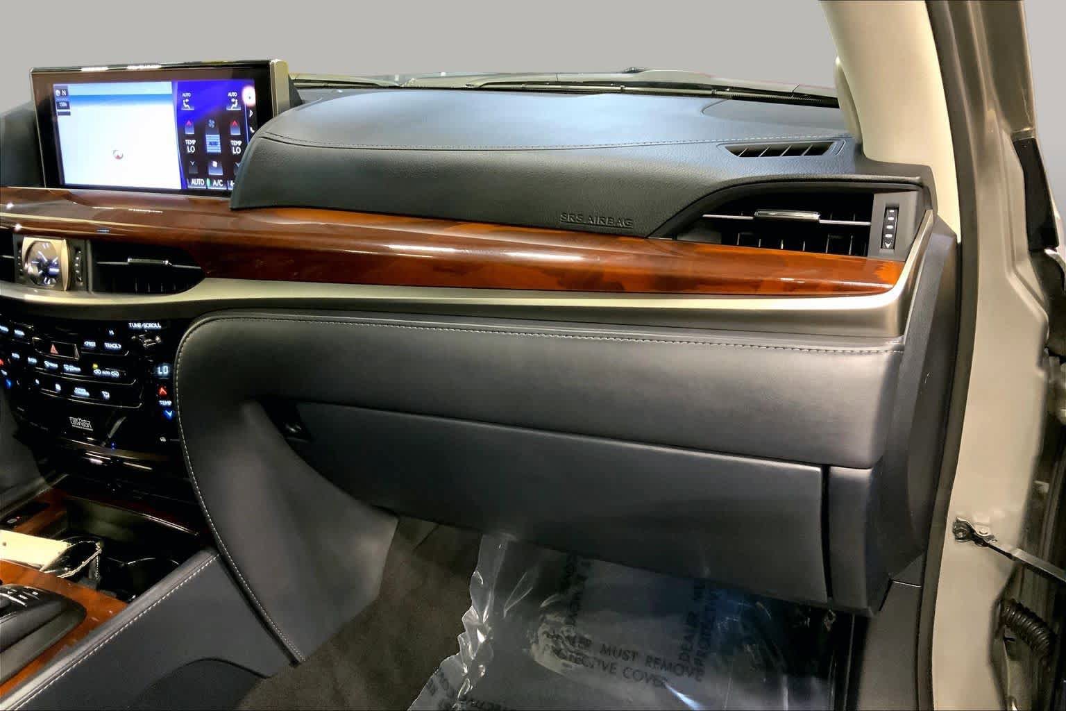 Used 2020 Lexus LX 570 4WD w/ Luxury Package image 19